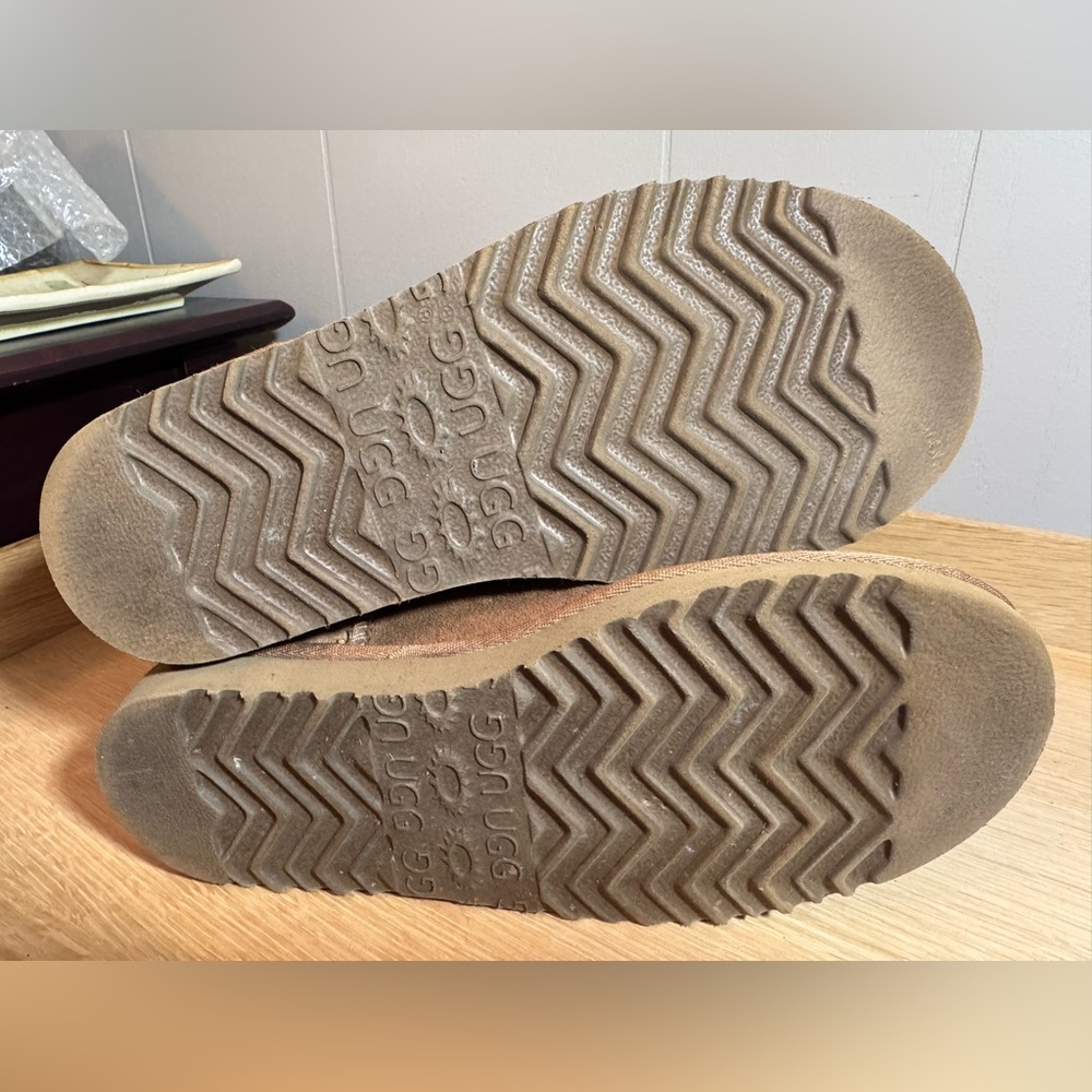 UGG Chestnut Winter Boots - Picture 5 of 6